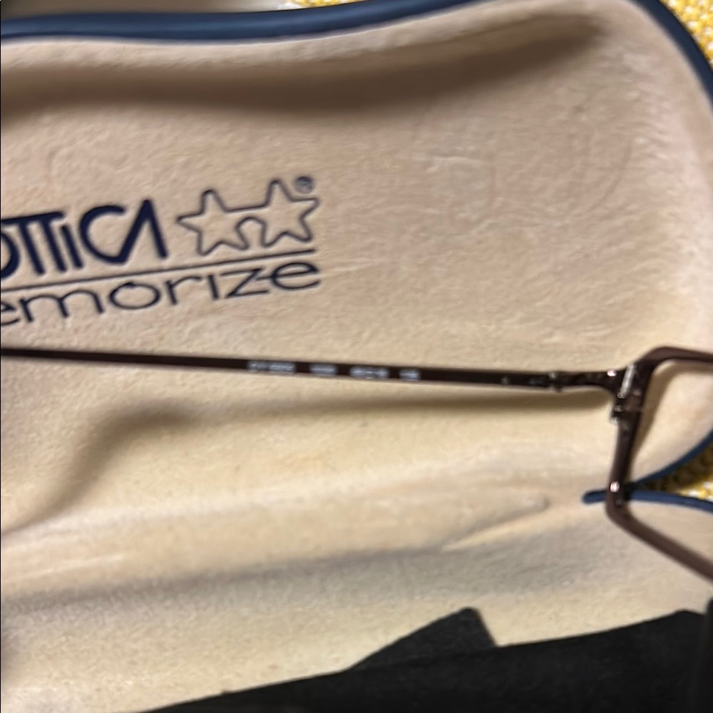 Dkny Stylish Rectangular Eyeglass Frames - image 5